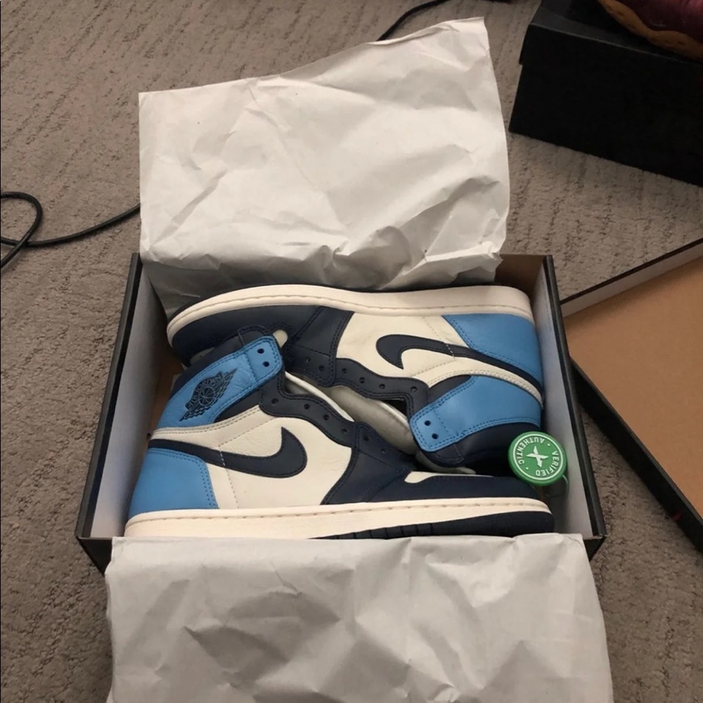 Air Jordan 1 high obsidian unc